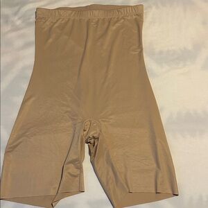 NWOT Assets by Spanx High-Waisted Tan Shapewear Shorts Size Large